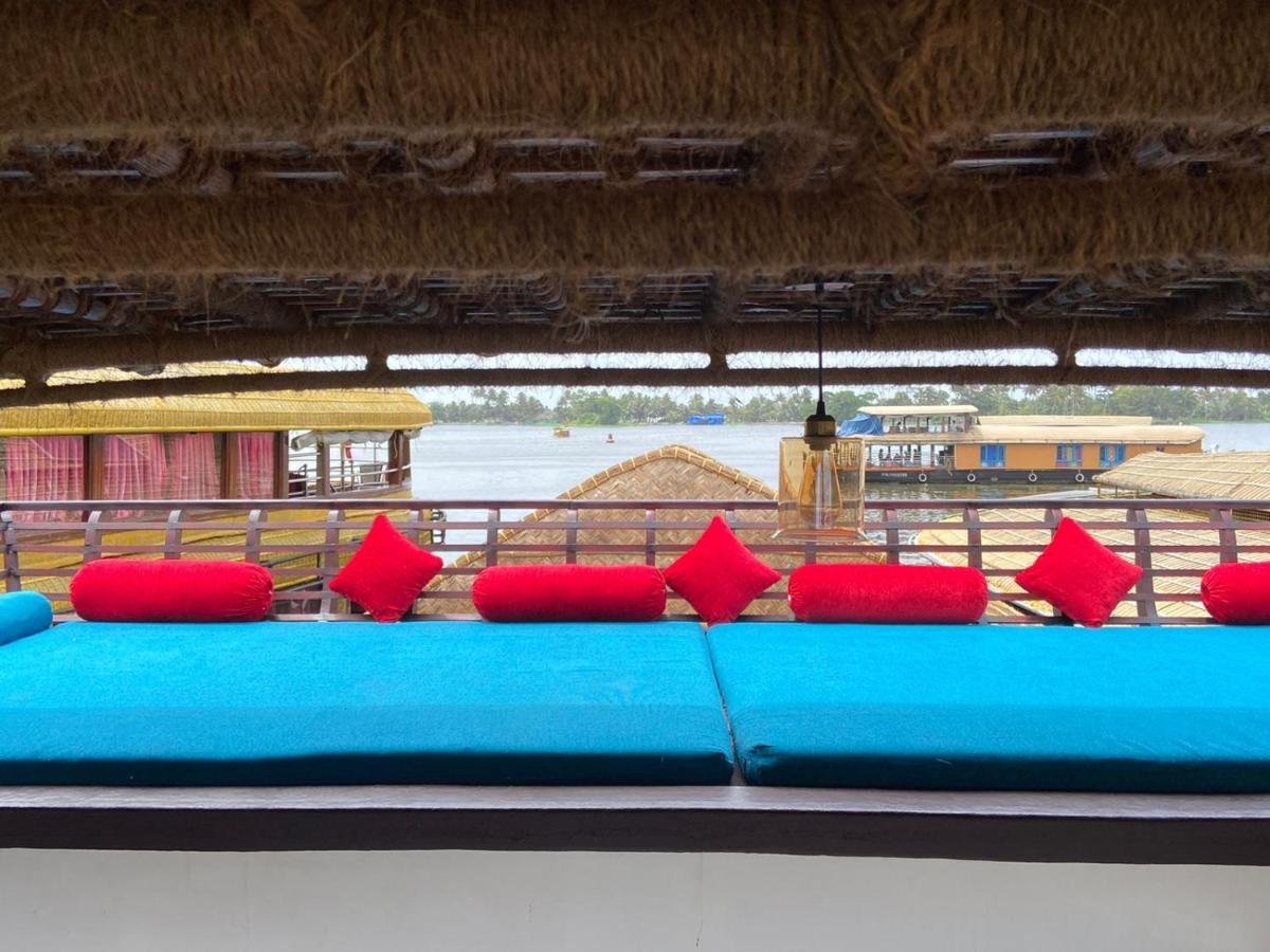 Отель Why Not Houseboat Alappuzha Экстерьер фото