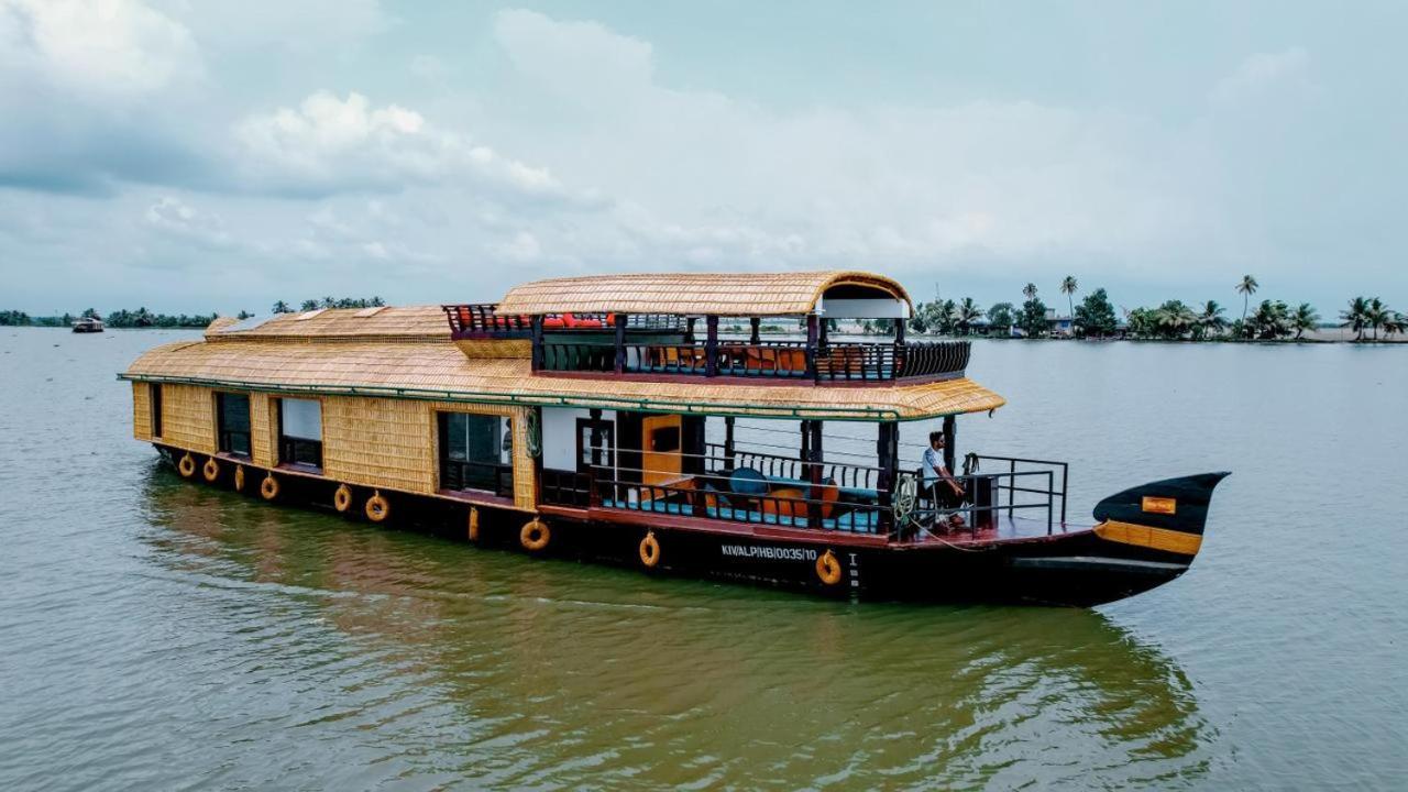 Отель Why Not Houseboat Alappuzha Экстерьер фото